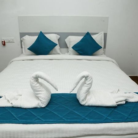 The Base Inn Puducherry Buitenkant foto
