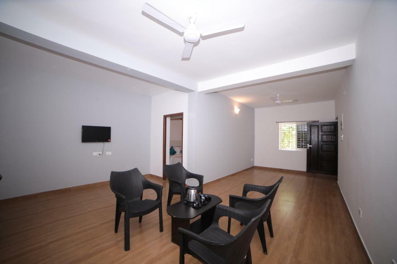 The Base Inn Puducherry Buitenkant foto
