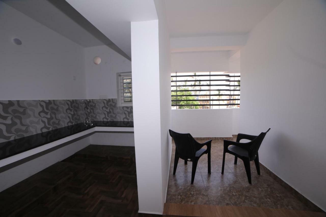 The Base Inn Puducherry Buitenkant foto