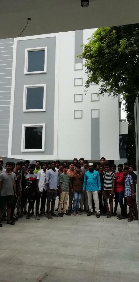 The Base Inn Puducherry Buitenkant foto