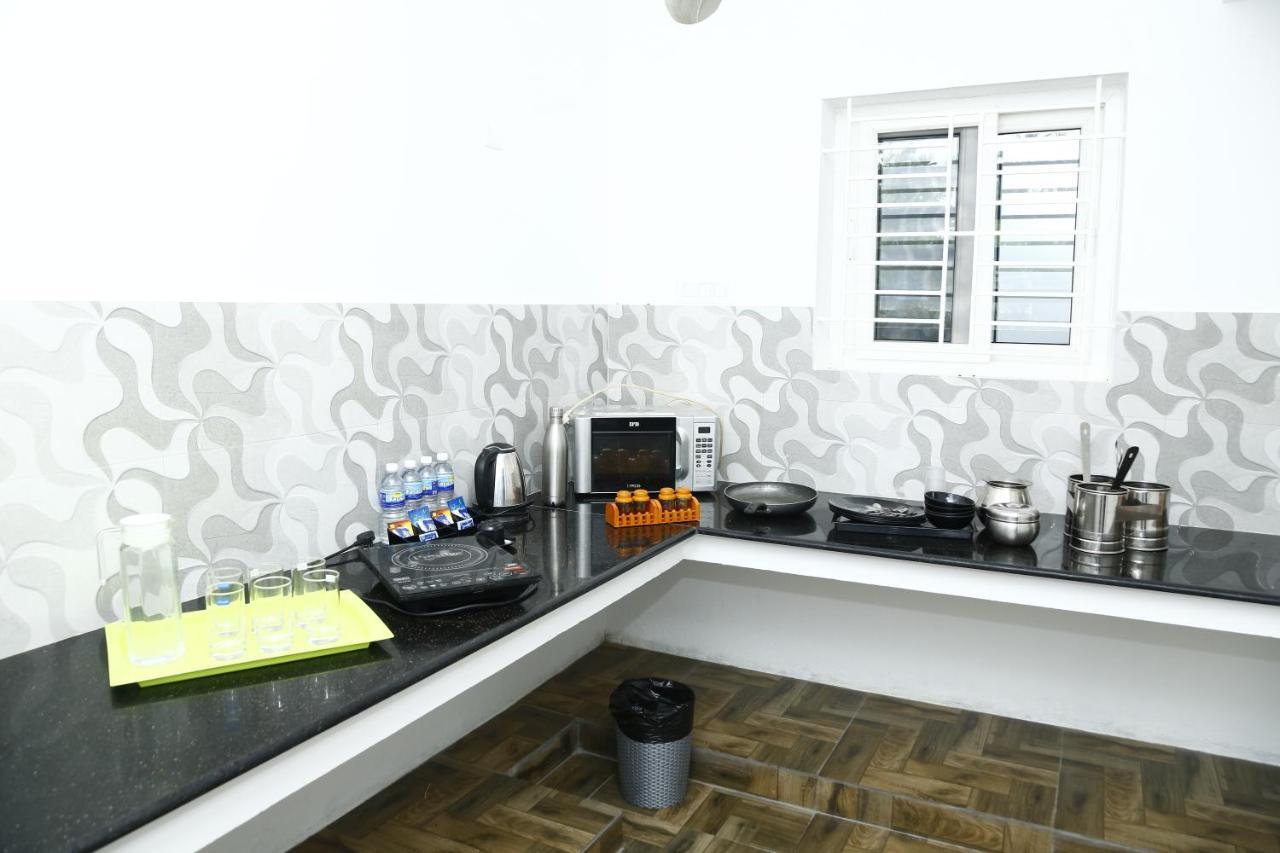 The Base Inn Puducherry Buitenkant foto